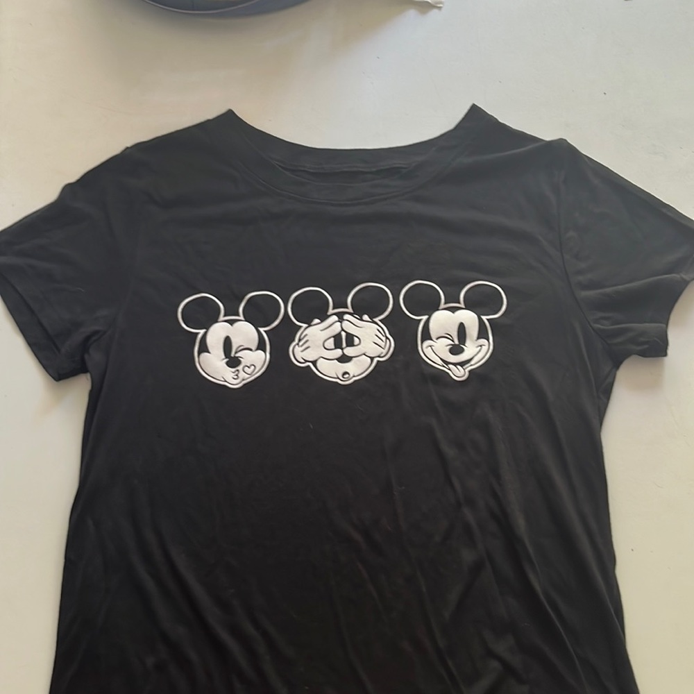 Women’s Medium Mickey Mouse T-shirt
